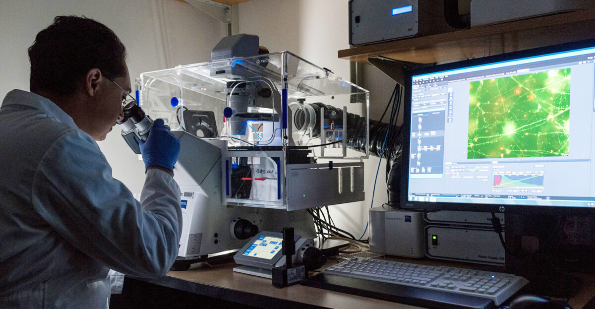 Georgia Tech assistant professor Levi Wood in his lab. Wood is a mechanical engineer who researches neurological diseases. In this photo, he is working on Alzheimer's disease. Credit: Georgia Tech / Rob Felt