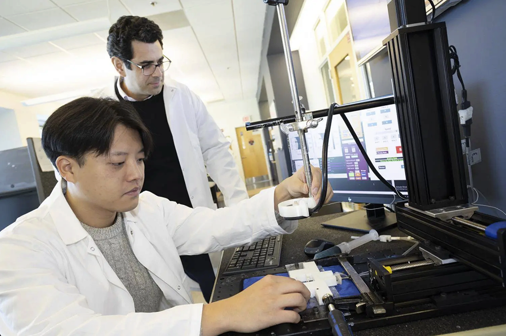 Associate Professor Costas Arvanitis and mechanical engineering Ph.D. student Hohyun "Henry" Lee 