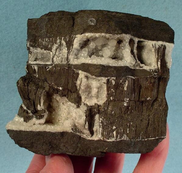 Todorokite (Photo courtesy Wikimedia Commons) Todorokite (Photo courtesy Wikimedia Commons)